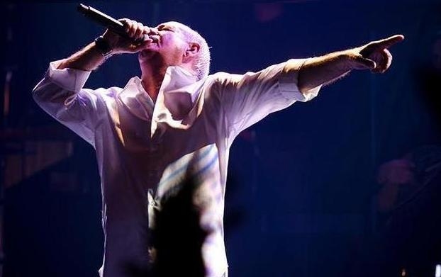 Το τελευταίο χειροκρότημα στον Δημήτρη Μητροπάνο