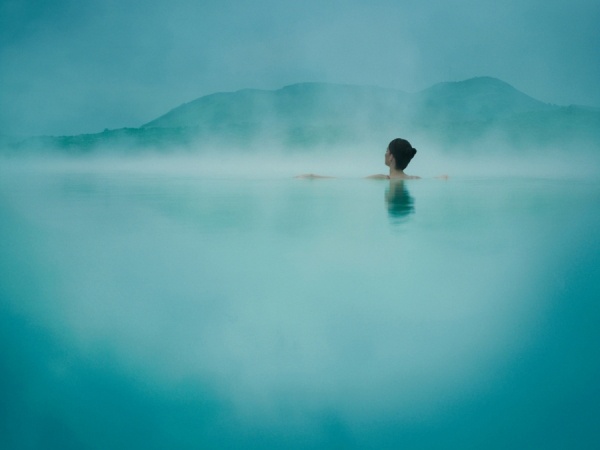 Η μαγική γαλάζια λίμνη   