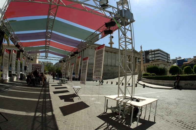 Στήνονται τα πρώτα εκλογικά κέντρα στην Αθήνα