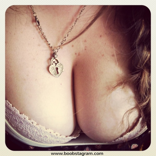 Tα 20 πιο ωραία ζευγάρια από γυναικεία στήθη που πέρασαν ως τώρα απ' το Boobstagram