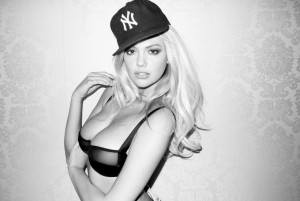 Kate Upton: Αυτή η σεξοβόμβα χορεύει μόνο για τους άντρες!