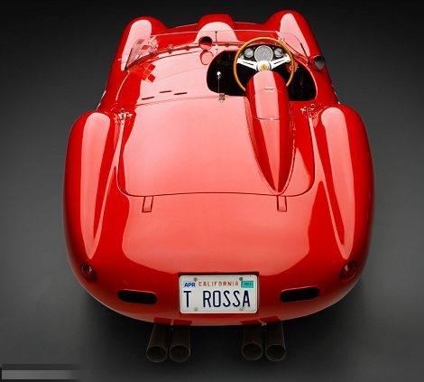 -Πόσο πάει η Ferrari αφεντικό; -Πέντε εκατομμύρια! Να την αφήσω;