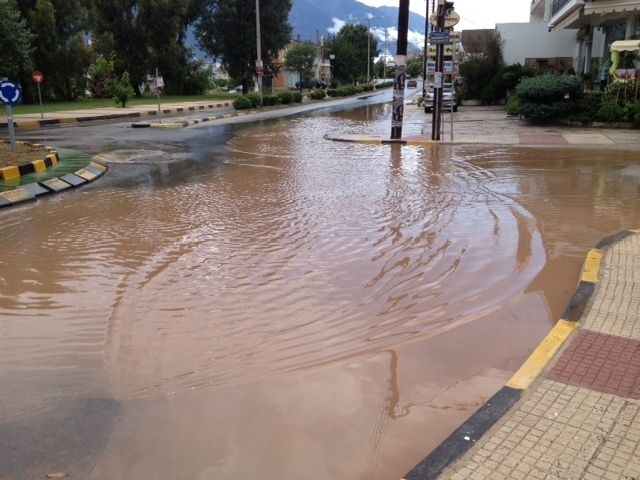 Προβλήματα από την καταιγίδα στη Λαμία (ΦΩΤΟ - ΒΙΝΤΕΟ)