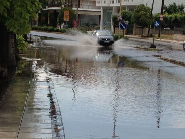 Προβλήματα από την καταιγίδα στη Λαμία (ΦΩΤΟ - ΒΙΝΤΕΟ)