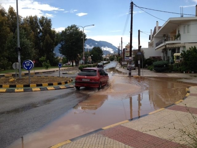 Προβλήματα από την καταιγίδα στη Λαμία (ΦΩΤΟ - ΒΙΝΤΕΟ)
