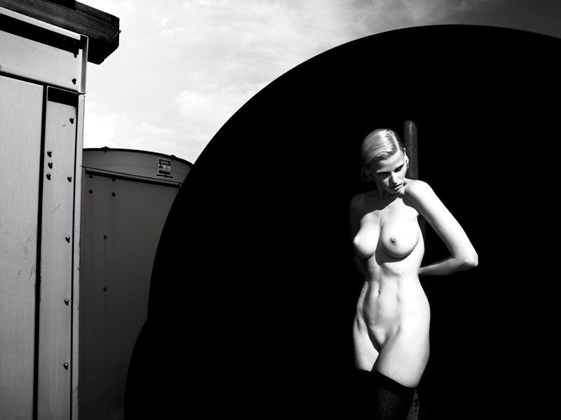 Η καυτή Lara Stone στο καινούριο video clip των Hot Chip (και σε 11 ακόμα φωτογραφίες που δε θα σ’ αφήσουν να κοιμηθείς το βράδυ)