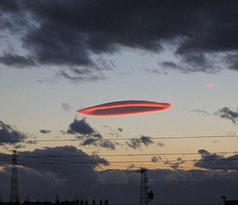 Όταν τα UFO κρύβονται στα σύννεφα…