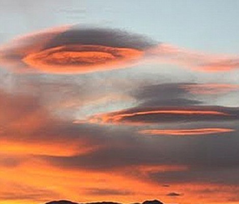 Όταν τα UFO κρύβονται στα σύννεφα…