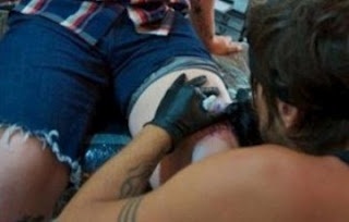 «Χτύπησε» τατουάζ για να της κάνει πρόταση γάμου!