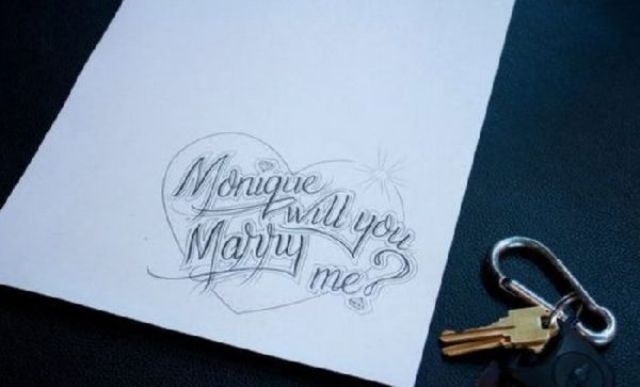 «Χτύπησε» τατουάζ για να της κάνει πρόταση γάμου!