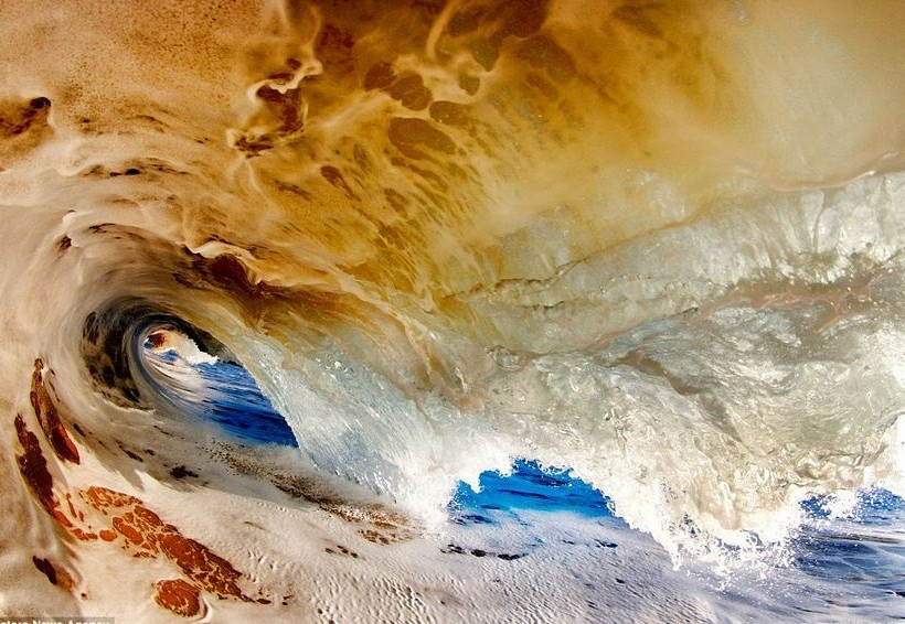 Οι πιο εντυπωσιακές φωτογραφίες με κύματα που έχετε δει!