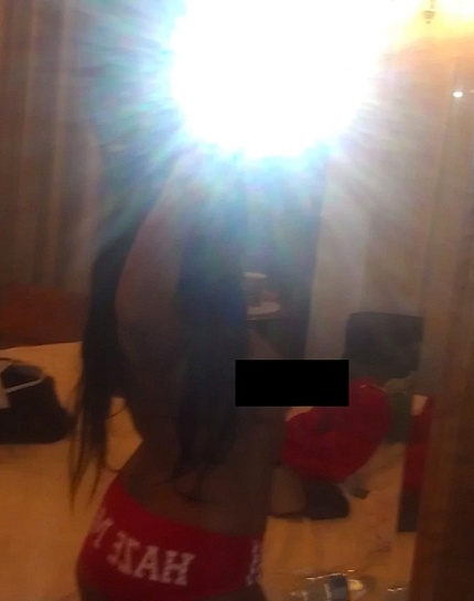 Έβγαλε αναμνηστικές με το… μπουρνούζι