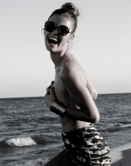 Nina Agdal: Ένα αστέρι στην παραλία  