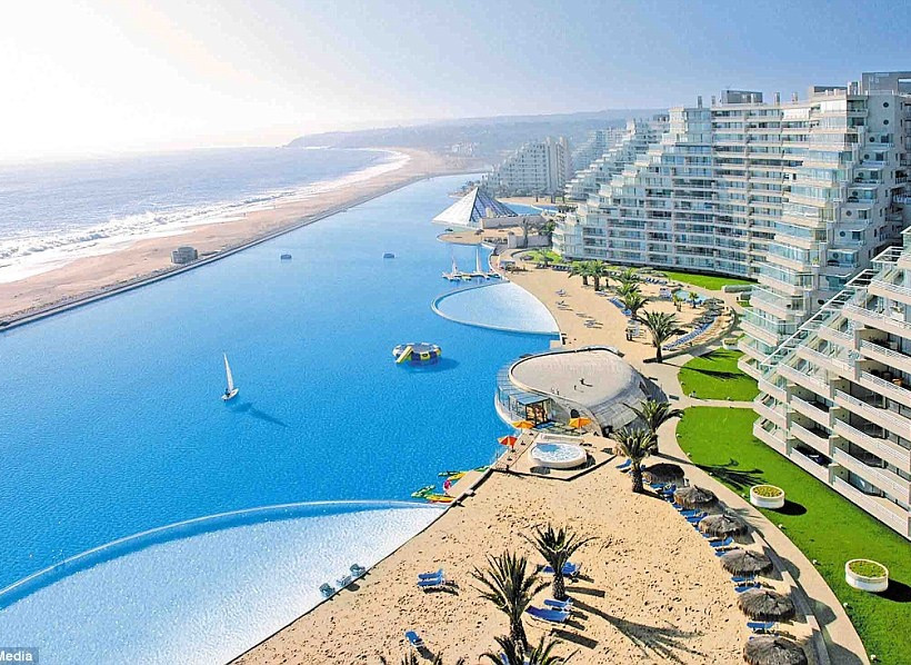 Απίστευτες φωτό: Δείτε πώς είναι η μεγαλύτερη πισίνα του κόσμου