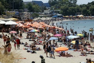 Γεμάτες οι παραλίες (φωτο)