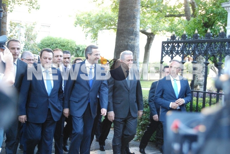 Α. Σαμαράς: «Μείωση 30% στους μισθούς των υπουργών από σήμερα» (φωτό)