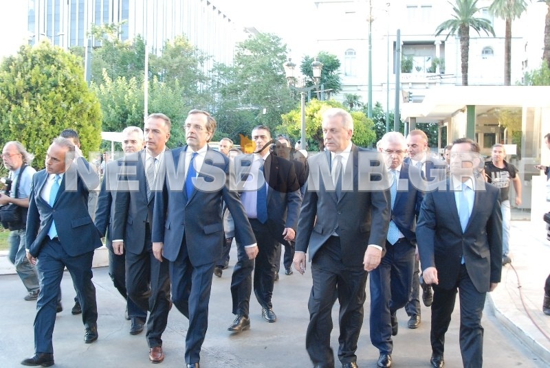 Α. Σαμαράς: «Μείωση 30% στους μισθούς των υπουργών από σήμερα» (φωτό)