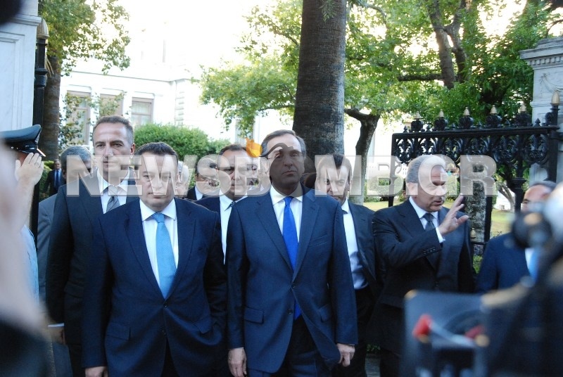 Α. Σαμαράς: «Μείωση 30% στους μισθούς των υπουργών από σήμερα» (φωτό)