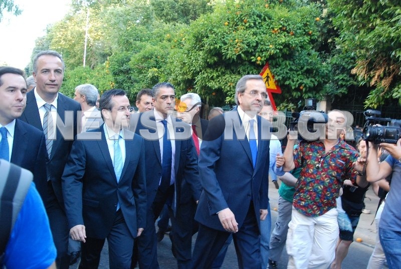 Α. Σαμαράς: «Μείωση 30% στους μισθούς των υπουργών από σήμερα» (φωτό)