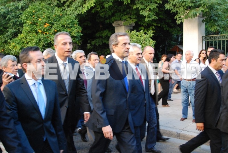Α. Σαμαράς: «Μείωση 30% στους μισθούς των υπουργών από σήμερα» (φωτό)