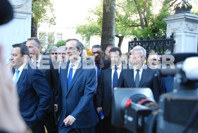 Α. Σαμαράς: «Μείωση 30% στους μισθούς των υπουργών από σήμερα» (φωτό)