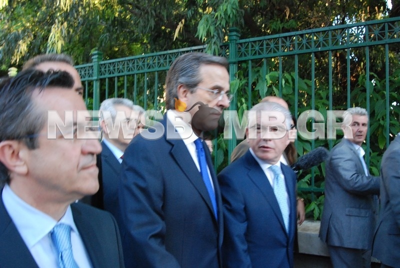 Α. Σαμαράς: «Μείωση 30% στους μισθούς των υπουργών από σήμερα» (φωτό)