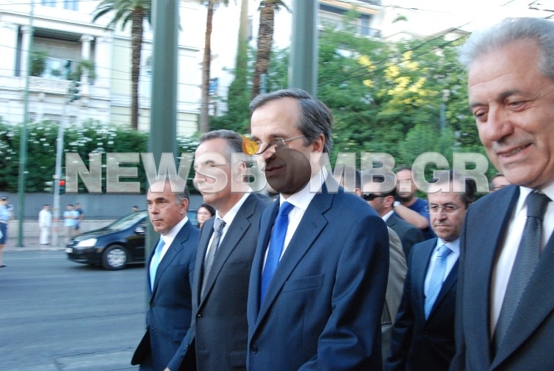 Α. Σαμαράς: «Μείωση 30% στους μισθούς των υπουργών από σήμερα» (φωτό)