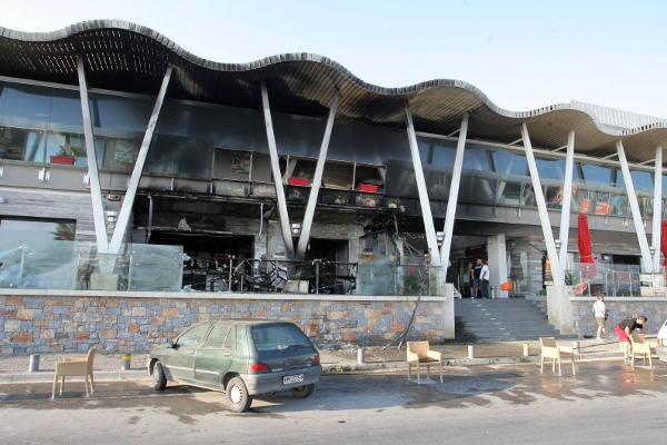 Ηράκλειο: Μαφιόζικο χτύπημα σε καφετέρια (pics)