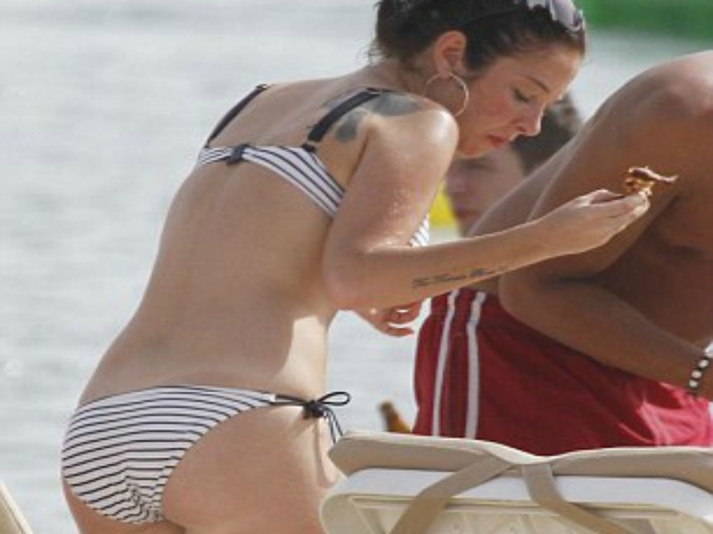 Τουλίσα Κοντοστάβλος: Με μπικίνι, και χωρίς δίαιτα ή γυμναστική