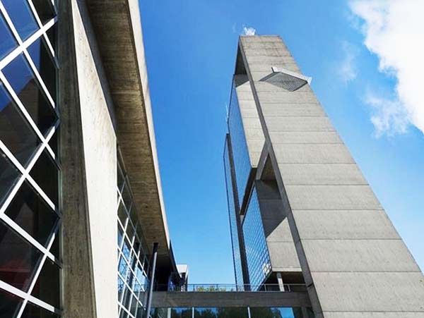 Η πιο τρομακτική εξωτερική σκάλα που έχετε δει! (pics)