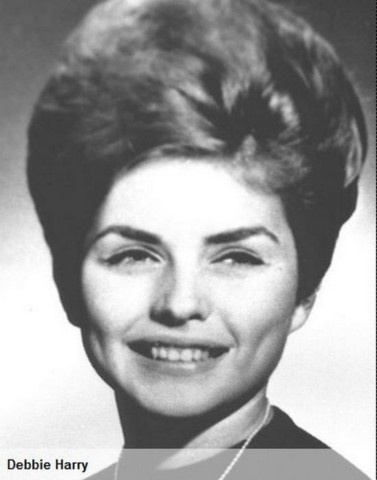 Δείτε σχολικές φωτογραφίες καλλιτεχνών 