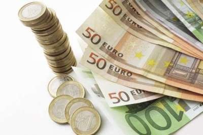Η Eurobank μείωσε τα επιτόκιά της