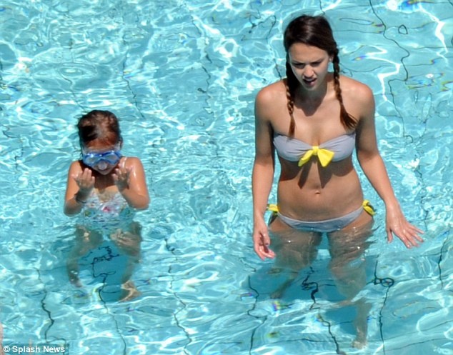 Η πανέμορφη Jessica Alba με το μπικίνι της 