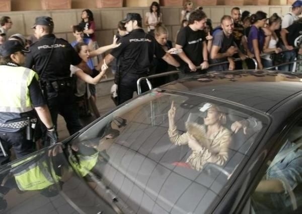 Βουλευτής Ισπανίας: Οι άνεργοι να πάνε να... (vid)