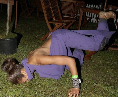 Ποια διάσημη μέθυσε, παραπάτησε και κυλίστηκε στις λάσπες; (pics)