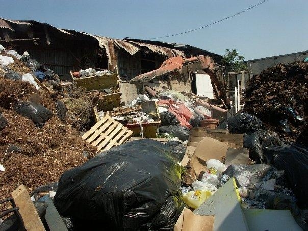Έφοδος σε υγειονομική «βόμβα» στο Αιγάλεω