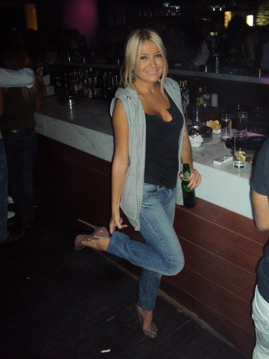 ΔΕΙΤΕ: Η σέξι σωσίας της Φαίης Σκορδά!