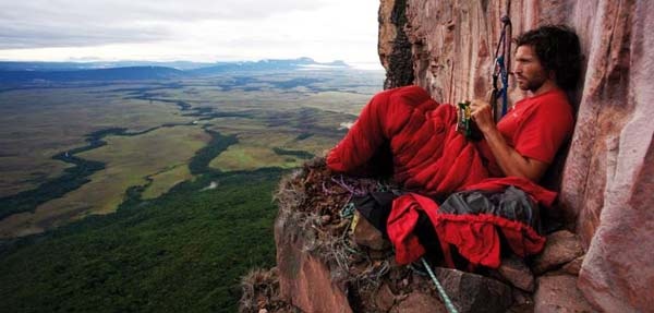 Απολαμβάνει το μπαλκόνι με την καλύτερη θέα (pics)