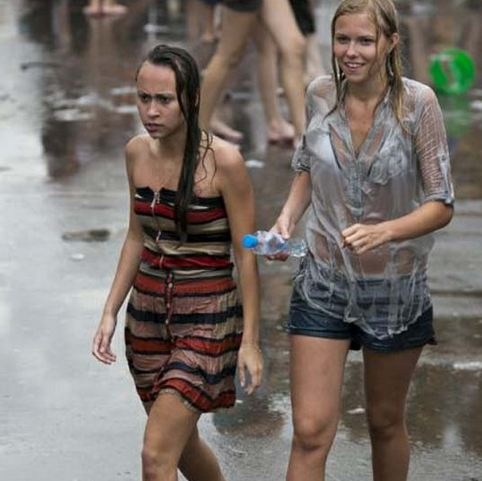 Οι Μοσχοβίτες νικούν τον καύσωνα (pics)