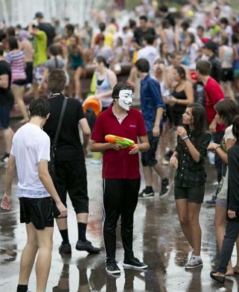 Οι Μοσχοβίτες νικούν τον καύσωνα (pics)