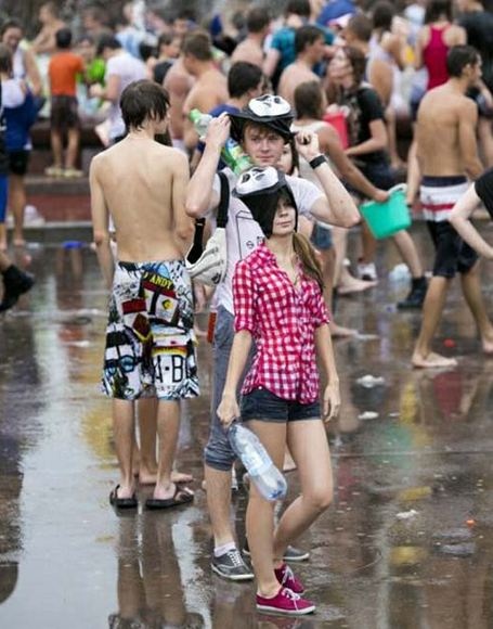 Οι Μοσχοβίτες νικούν τον καύσωνα (pics)