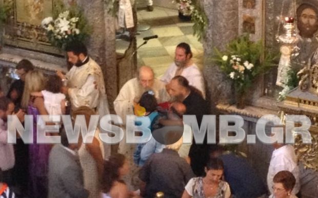 Εικόνες κατάνυξης από την Παναγία την Εκατονταπυλιανή 