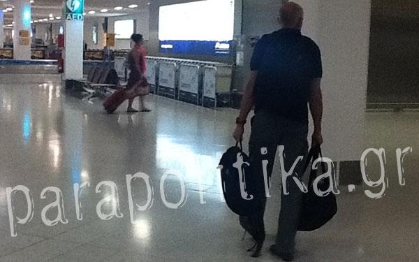 Αποδοκίμασαν τον Γ. Παπανδρέου στο αεροδρόμιο (Φωτογραφίες)  