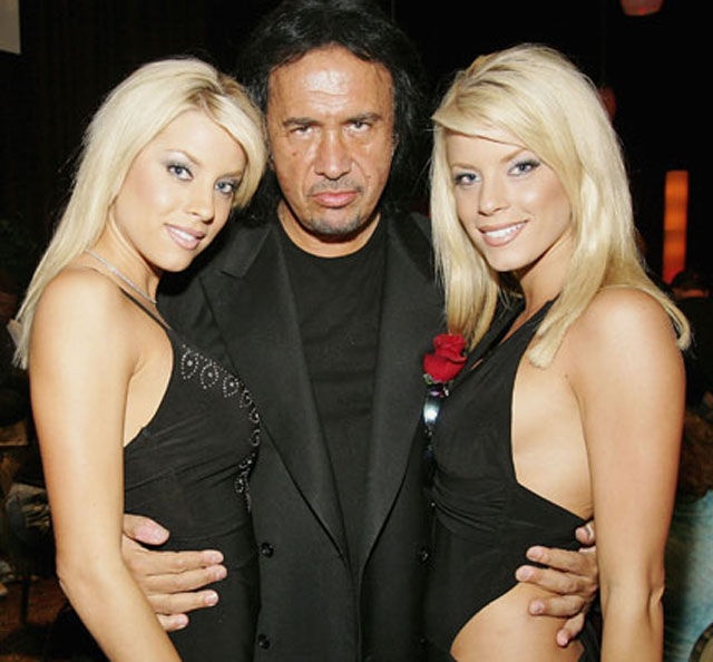 Μαντέψτε ποιος από τους δύο είναι πλούσιος! (pics)