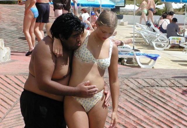 Μαντέψτε ποιος από τους δύο είναι πλούσιος! (pics)