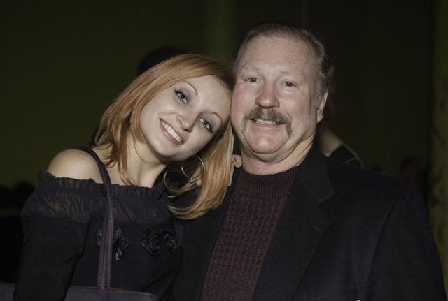 Μαντέψτε ποιος από τους δύο είναι πλούσιος! (pics)