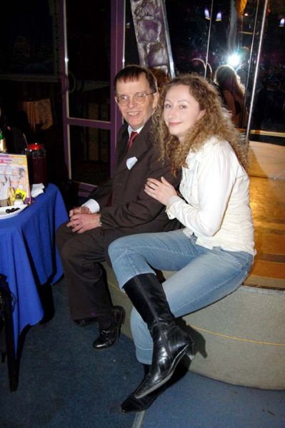 Μαντέψτε ποιος από τους δύο είναι πλούσιος! (pics)