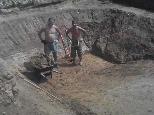 Έφτιαξε μόνος του πισίνα (pics) 