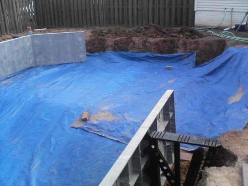 Έφτιαξε μόνος του πισίνα (pics) 