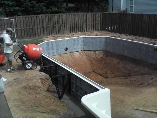 Έφτιαξε μόνος του πισίνα (pics) 